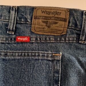 Wrangler men’s blue jeans, 100% cotton, size 46x32